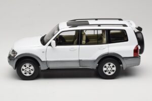 Mitsubishi Pajero V73 Blanco YC Model 1:18 241218040103010206 Metal - imagen 4 de 8