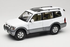 Mitsubishi Pajero V73 Blanco YC Model 1:18 241218040103010206 Metal
