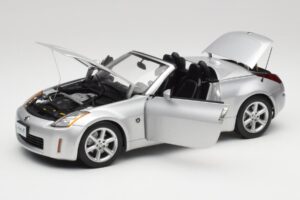 Nissan 350Z Z33 Roadster Diamond Plata AUTOart 1:18 77371 Metal - imagen 2 de 8