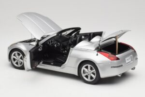 Nissan 350Z Z33 Roadster Diamond Plata AUTOart 1:18 77371 Metal - imagen 5 de 8