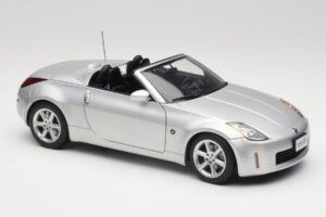 Nissan 350Z Z33 Roadster Diamond Plata AUTOart 1:18 77371 Metal - imagen 6 de 8