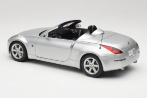 Nissan 350Z Z33 Roadster Diamond Plata AUTOart 1:18 77371 Metal - imagen 7 de 8
