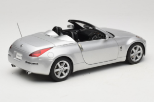 Nissan Fairlady Z Z33 Roadster Diamond Silver AUTOart 1:18 77376 Metal - imagen 3 de 8