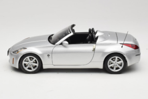 Nissan Fairlady Z Z33 Roadster Diamond Silver AUTOart 1:18 77376 Metal - imagen 4 de 8