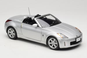 Nissan Fairlady Z Z33 Roadster Diamond Silver AUTOart 1:18 77376 Metal - imagen 6 de 8
