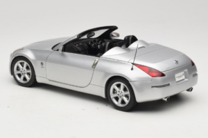Nissan Fairlady Z Z33 Roadster Diamond Silver AUTOart 1:18 77376 Metal - imagen 7 de 8