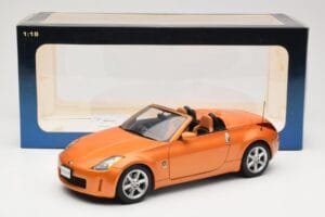 Nissan Fairlady Z Z33 Roadster Sunset Orange AUTOart 1:18 77377 Metal - imagen 8 de 8