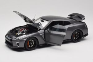 Nissan GT-R R35 Track Edition NISMO Gun Metallic MotorHelix 1:18 M83507 Metal - imagen 2 de 8