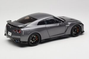 Nissan GT-R R35 Track Edition NISMO Gun Metallic MotorHelix 1:18 M83507 Metal - imagen 3 de 8