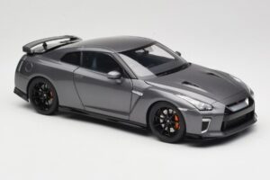 Nissan GT-R R35 Track Edition NISMO Gun Metallic MotorHelix 1:18 M83507 Metal - imagen 6 de 8