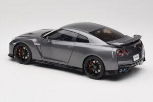 Nissan GT-R R35 Track Edition NISMO Gun Metallic MotorHelix 1:18 M83507 Metal - imagen 7 de 8