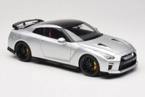 Nissan GT-R R35 Track Edition NISMO T-Spec Ultimate Metal Silver MotorHelix 1:18 M83517 Metal - imagen 6 de 8