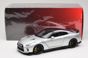 Nissan GT-R R35 Track Edition NISMO T-Spec Ultimate Metal Silver MotorHelix 1:18 M83517 Metal - imagen 8 de 8