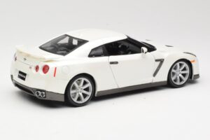 Nissan GT-R R35 Blanco Bburago 1:18 18-12079 Metal - imagen 3 de 8