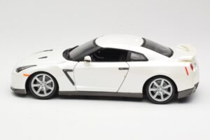 Nissan GT-R R35 Blanco Bburago 1:18 18-12079 Metal - imagen 4 de 8