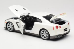 Nissan GT-R R35 Blanco Bburago 1:18 18-12079 Metal - imagen 5 de 8