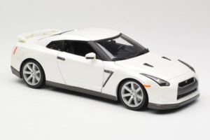 Nissan GT-R R35 Blanco Bburago 1:18 18-12079 Metal - imagen 6 de 8