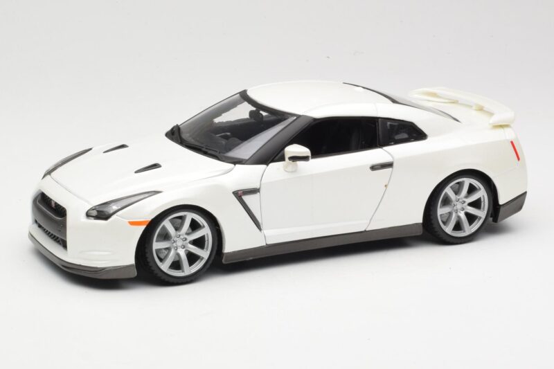 Nissan GT-R R35 Blanco Bburago 1:18 18-12079 Metal
