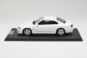 Nissan Silvia S15 Spec-S Blanco Cracked Plexi One Model 1:18 REMC034 Metal