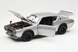 Nissan Skyline 2000 GT-R KPGC110 Plata Kyosho 1:18 08255S Metal - imagen 2 de 8