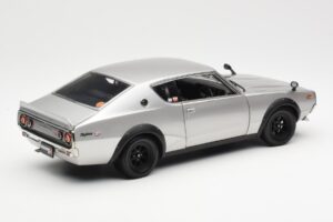 Nissan Skyline 2000 GT-R KPGC110 Plata Kyosho 1:18 08255S Metal - imagen 3 de 8