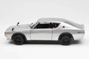 Nissan Skyline 2000 GT-R KPGC110 Plata Kyosho 1:18 08255S Metal - imagen 4 de 8