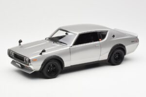 Nissan Skyline 2000 GT-R KPGC110 Plata Kyosho 1:18 08255S Metal