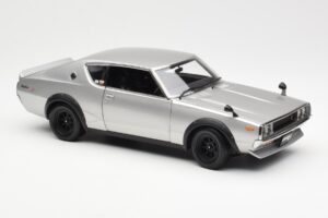 Nissan Skyline 2000 GT-R KPGC110 Plata Kyosho 1:18 08255S Metal - imagen 6 de 8