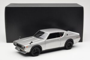 Nissan Skyline 2000 GT-R KPGC110 Plata Kyosho 1:18 08255S Metal - imagen 8 de 8