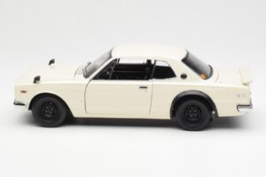 Nissan Skyline 2000 GT-R KPGC110 Blanco Kyosho 1:18 08127W Metal - imagen 4 de 8