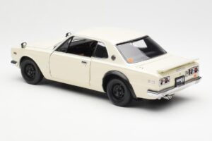 Nissan Skyline 2000 GT-R KPGC110 Blanco Kyosho 1:18 08127W Metal - imagen 7 de 8