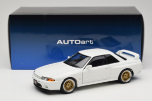 Nissan Skyline GT-R R32 V-Spec II Tuned Crystal White AUTOart 1:18 77416 Metal - imagen 8 de 8