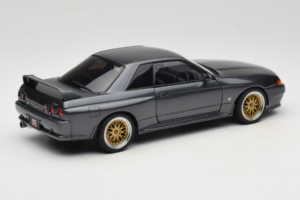 Nissan Skyline GT-R R32 V-Spec II Tuned Gun Grey Metallic AUTOart 1:18 77417 Metal - imagen 3 de 8