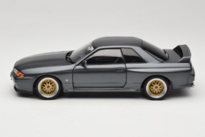 Nissan Skyline GT-R R32 V-Spec II Tuned Gun Grey Metallic AUTOart 1:18 77417 Metal - imagen 4 de 8