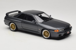 Nissan Skyline GT-R R32 V-Spec II Tuned Gun Grey Metallic AUTOart 1:18 77417 Metal - imagen 6 de 8