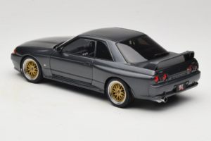 Nissan Skyline GT-R R32 V-Spec II Tuned Gun Grey Metallic AUTOart 1:18 77417 Metal - imagen 7 de 8