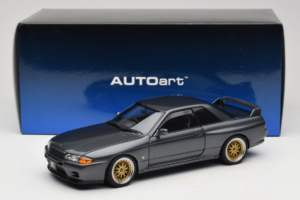 Nissan Skyline GT-R R32 V-Spec II Tuned Gun Grey Metallic AUTOart 1:18 77417 Metal - imagen 8 de 8