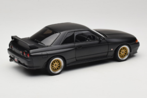Nissan Skyline GT-R R32 V-Spec II Tuned Version Matt Black AUTOart 1:18 77418 Metal - imagen 3 de 8