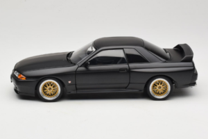 Nissan Skyline GT-R R32 V-Spec II Tuned Version Matt Black AUTOart 1:18 77418 Metal - imagen 4 de 8