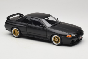 Nissan Skyline GT-R R32 V-Spec II Tuned Version Matt Black AUTOart 1:18 77418 Metal - imagen 6 de 8