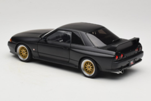 Nissan Skyline GT-R R32 V-Spec II Tuned Version Matt Black AUTOart 1:18 77418 Metal - imagen 7 de 8