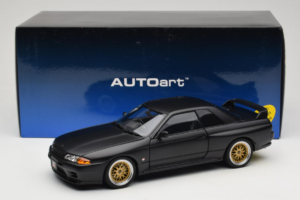 Nissan Skyline GT-R R32 V-Spec II Tuned Version Matt Black AUTOart 1:18 77418 Metal - imagen 8 de 8