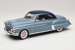 Oldsmobile 88 Azul Grease Auto World 1:18 AWSS103/06 Metal