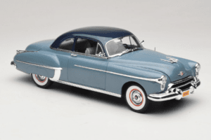 Oldsmobile 88 Azul Grease Auto World 1:18 AWSS103/06 Metal - imagen 6 de 8