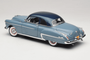 Oldsmobile 88 Azul Grease Auto World 1:18 AWSS103/06 Metal - imagen 7 de 8