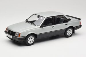 Opel Ascona C SR Plata MCG 1:18 MCG18460 Metal