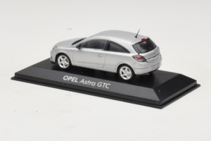 Opel Astra H GTC Plata Minichamps 1:43 ASTRA003 Metal - imagen 3 de 4