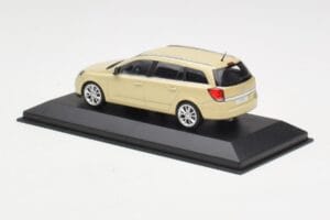 Opel Astra H Familiar Amarillo Minichamps 1:43 1799098 Metal - imagen 3 de 4