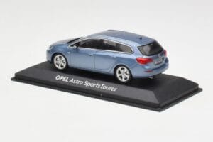 Opel Astra J Sports Tourer Blue Metallic Minichamps 1:43 400049012 Metal - imagen 3 de 4