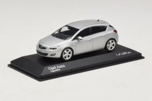 Opel Astra J Plata Minichamps 1:43 400049000 Metal - imagen 2 de 4
